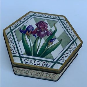 hexagonal Iris tin